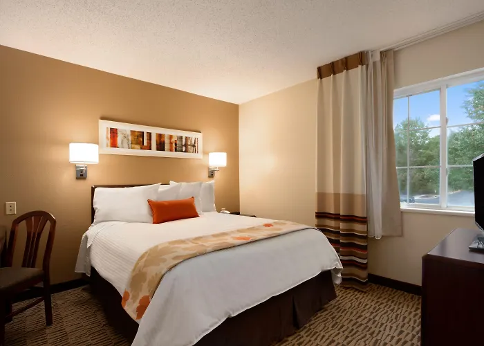 Mainstay Northbrook Hotel