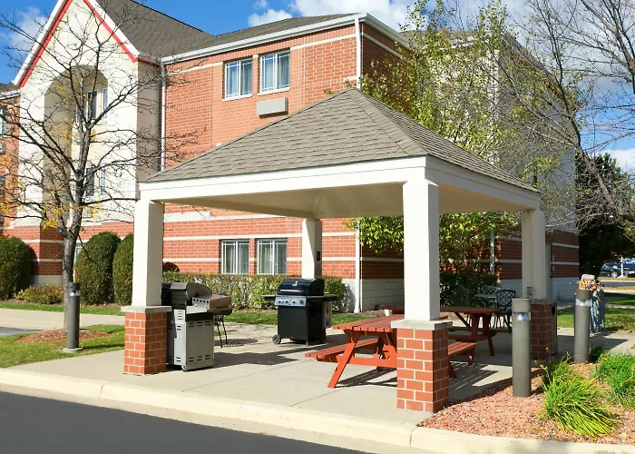 Mainstay Northbrook Hotel 3*