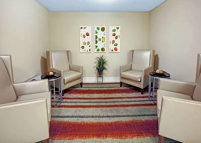 Mainstay Northbrook Hotel 3*
