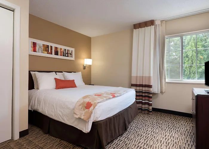 Mainstay Northbrook Hotel 3*