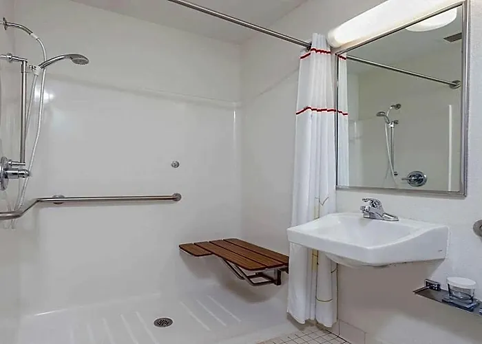 Mainstay Northbrook Hotel 3*
