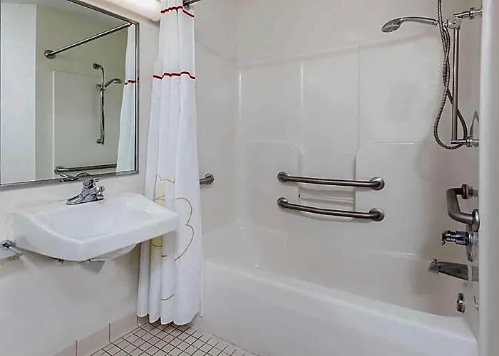 Mainstay Northbrook Hotel 3*
