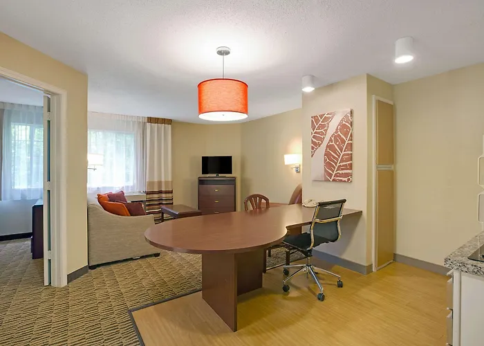 Mainstay Northbrook Hotel 3*
