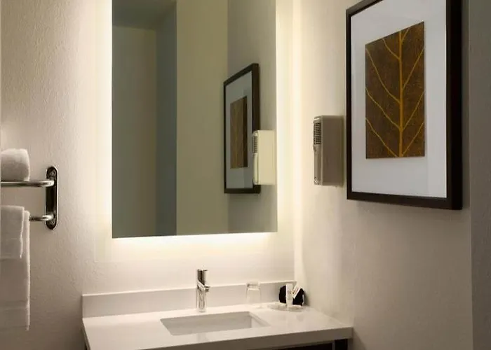 Mainstay Northbrook Hotel 3*