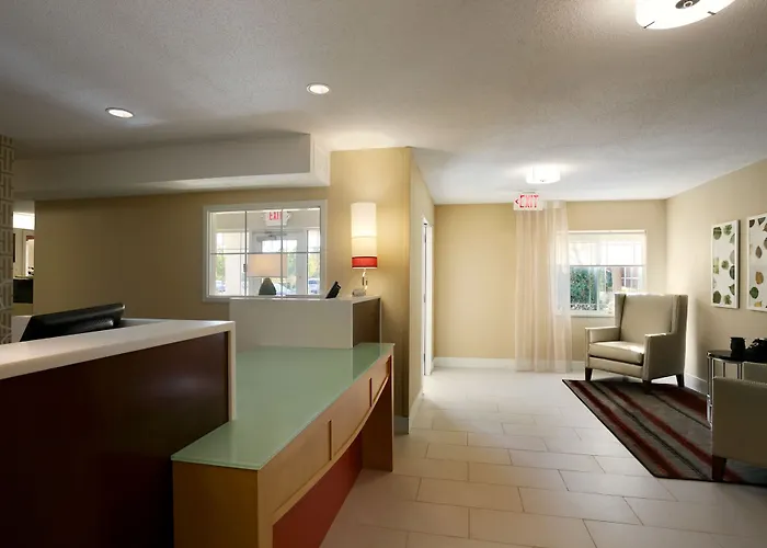 Mainstay Northbrook Hotel 3*