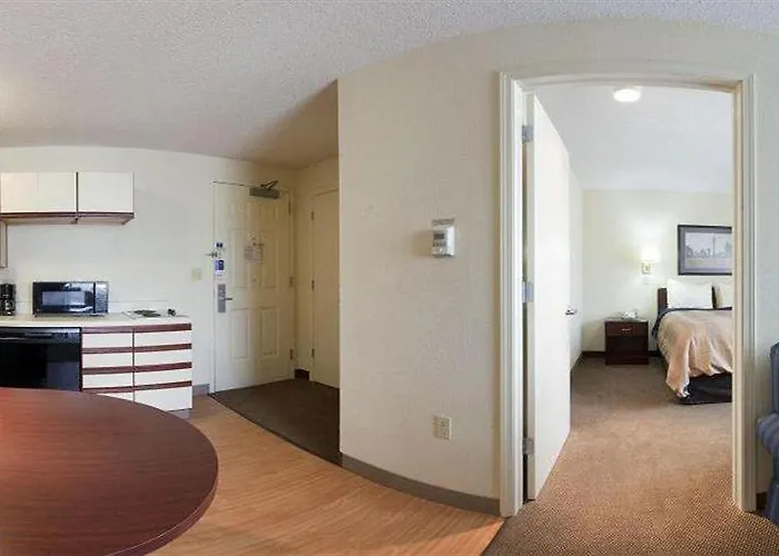Mainstay Northbrook Hotel